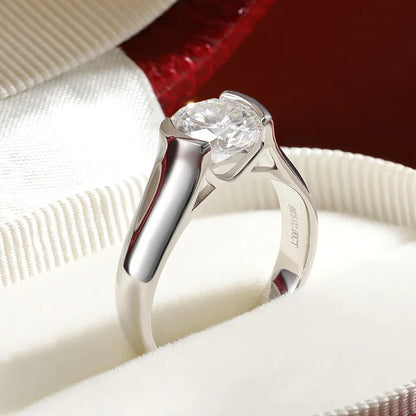 Exquisite Moissanite Wedding Ring